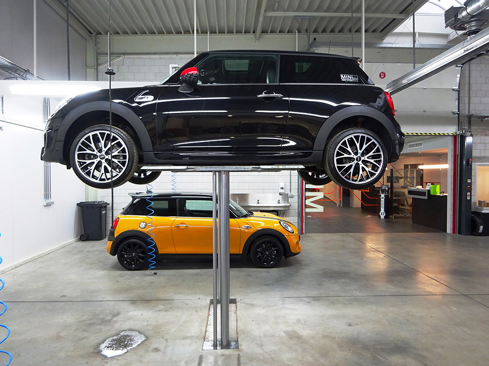 man, car, car wallpapers, repair, car repair, car workshop, repair shop, repairs, garage, mechanic, vw beetle, volkswagen, beetle, automotive, workshop, tools, supplies, monochrome, black and white